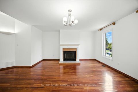 Photo 10 at 137 Chelwood Drive, Brownridge, Vaughan