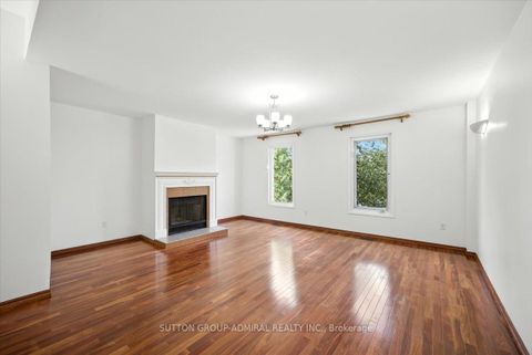 Photo 11 at 137 Chelwood Drive, Brownridge, Vaughan