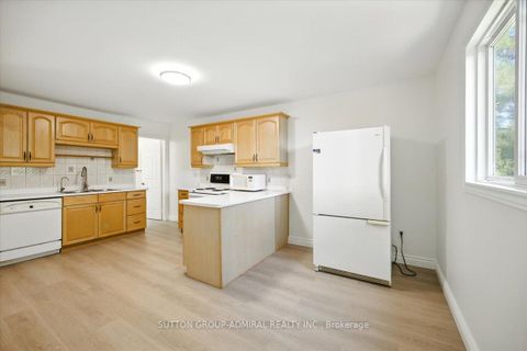 Photo 13 at 137 Chelwood Drive, Brownridge, Vaughan