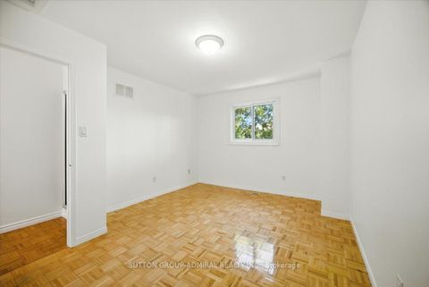 Photo 16 at 137 Chelwood Drive, Brownridge, Vaughan