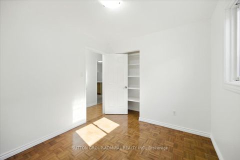 Photo 17 at 137 Chelwood Drive, Brownridge, Vaughan