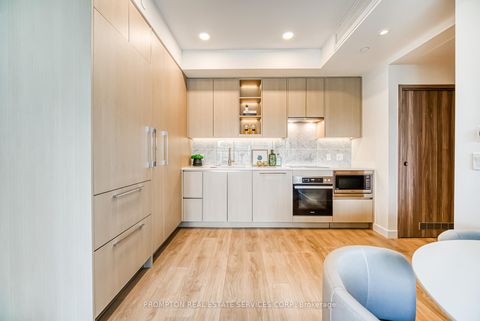Photo 4 at 609 - 95 Mcmahon Drive, Bayview Village, Toronto