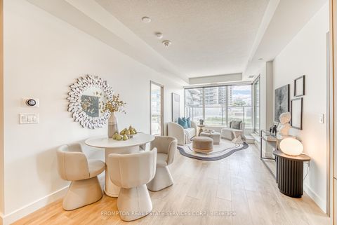 Photo 8 at 609 - 95 Mcmahon Drive, Bayview Village, Toronto