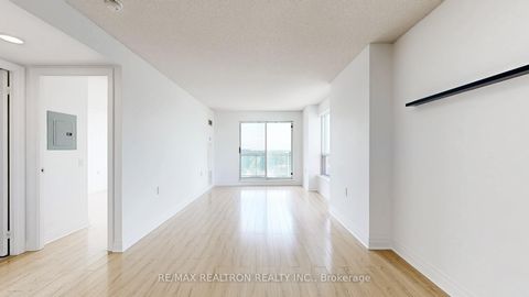Photo 13 at 2007 - 21 Hillcrest Avenue, Willowdale East, Toronto