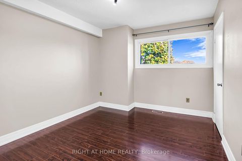 Photo 21 at 13 - 2716 St Clair Avenue E, Parkview, Toronto