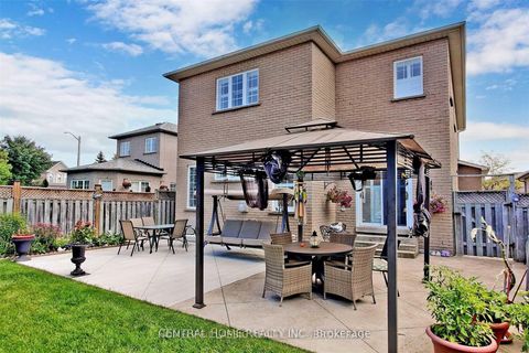 Photo 1 at 8 Raintree Crescent, Oak Ridges, Richmond Hill
