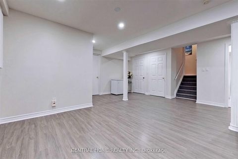 Photo 9 at 8 Raintree Crescent, Oak Ridges, Richmond Hill