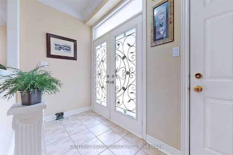Photo 13 at 8 Raintree Crescent, Oak Ridges, Richmond Hill