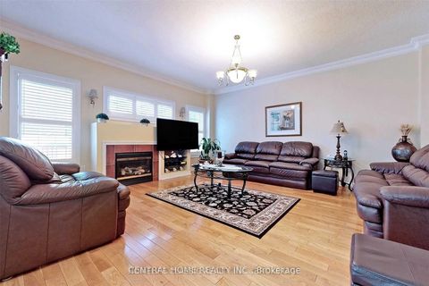 Photo 15 at 8 Raintree Crescent, Oak Ridges, Richmond Hill