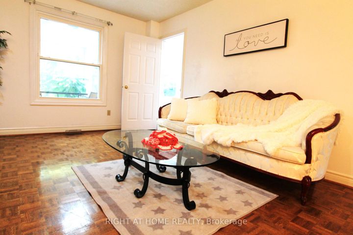 Photo 11 at 26 Leighland Drive, Unionville, Markham