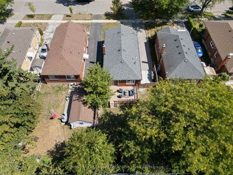 Photo 6 at 88 Canlish Road, Dorset Park, Toronto