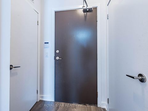 Photo 7 at 1120 - 38 Honeycrisp Crescent, Concord, Vaughan