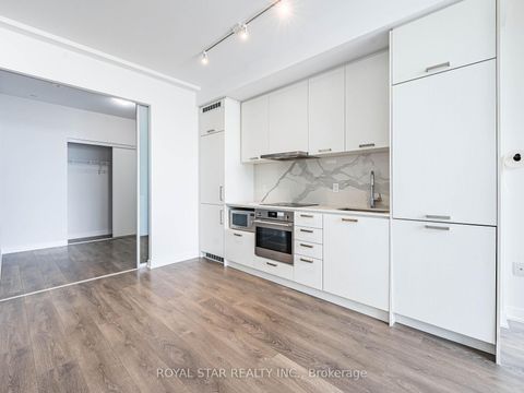 Photo 10 at 1120 - 38 Honeycrisp Crescent, Concord, Vaughan