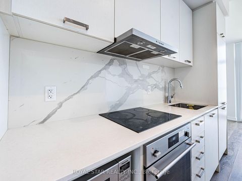 Photo 11 at 1120 - 38 Honeycrisp Crescent, Concord, Vaughan