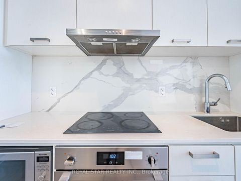 Photo 12 at 1120 - 38 Honeycrisp Crescent, Concord, Vaughan