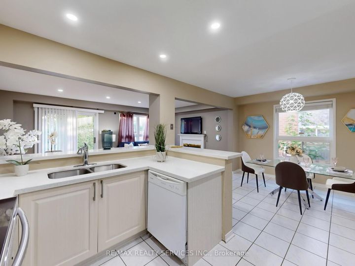 Photo 13 at 96 - 5230 Glen Erin Drive, Central Erin Mills, Mississauga