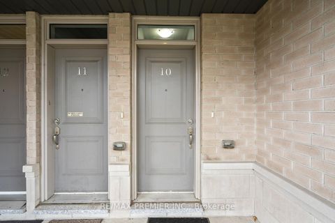 Photo 1 at 10 - 105 Kayla Crescent, Maple, Vaughan