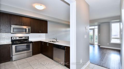 Photo 3 at 10 - 105 Kayla Crescent, Maple, Vaughan