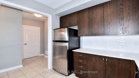 Photo 4 at 10 - 105 Kayla Crescent, Maple, Vaughan