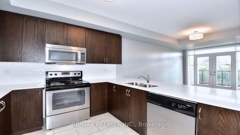 Photo 5 at 10 - 105 Kayla Crescent, Maple, Vaughan