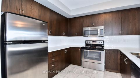 Photo 6 at 10 - 105 Kayla Crescent, Maple, Vaughan
