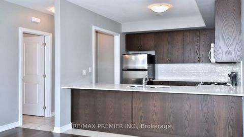 Photo 8 at 10 - 105 Kayla Crescent, Maple, Vaughan