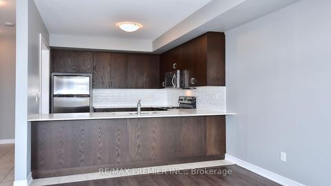Photo 9 at 10 - 105 Kayla Crescent, Maple, Vaughan