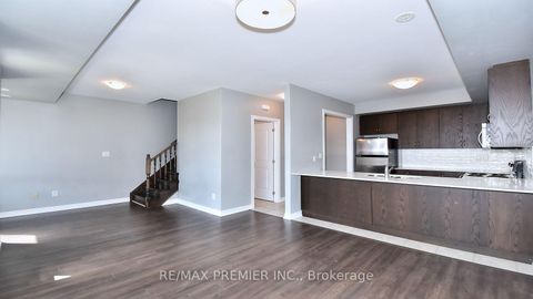 Photo 10 at 10 - 105 Kayla Crescent, Maple, Vaughan