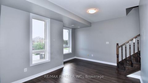 Photo 14 at 10 - 105 Kayla Crescent, Maple, Vaughan