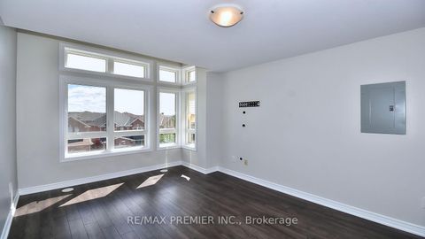 Photo 19 at 10 - 105 Kayla Crescent, Maple, Vaughan