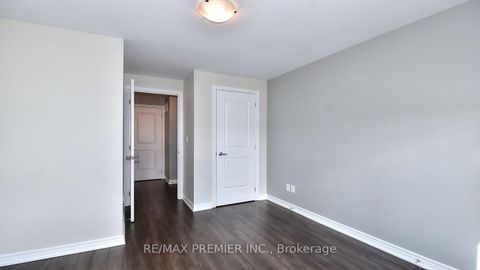 Photo 23 at 10 - 105 Kayla Crescent, Maple, Vaughan
