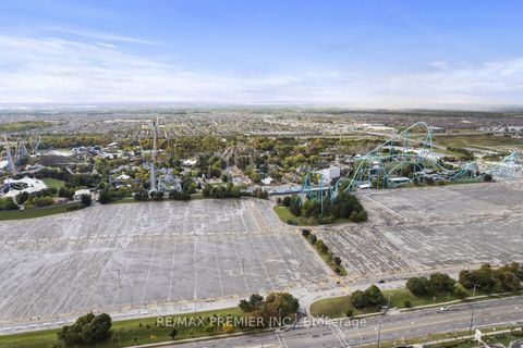 Photo 34 at 10 - 105 Kayla Crescent, Maple, Vaughan