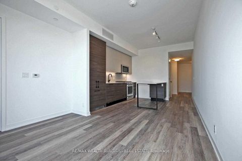 Photo 2 at 511 - 2118 Bloor Street W, Bloor West Village, Toronto