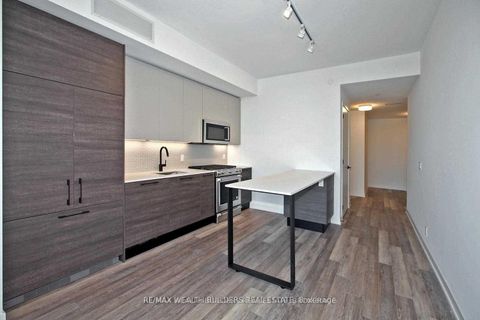 Photo 3 at 511 - 2118 Bloor Street W, Bloor West Village, Toronto