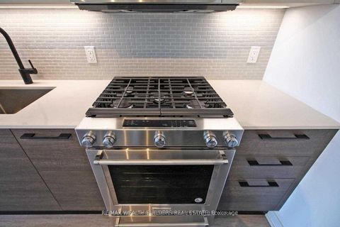 Photo 7 at 511 - 2118 Bloor Street W, Bloor West Village, Toronto Photo 7 at 511 - 2118 Bloor Street W, Bloor West Village, Toronto