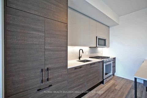 Photo 10 at 511 - 2118 Bloor Street W, Bloor West Village, Toronto Photo 10 at 511 - 2118 Bloor Street W, Bloor West Village, Toronto