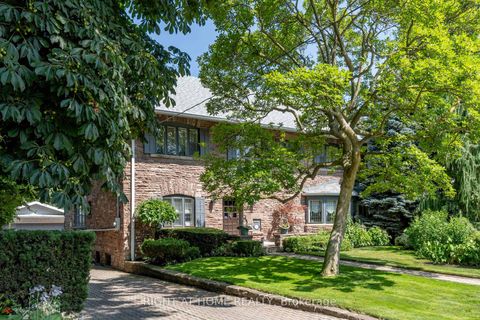 Photo 1 at 287 RUSSELL HILL Road, Casa Loma, Toronto