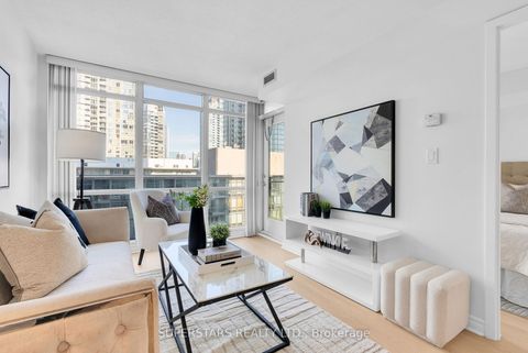 Photo 2 at 1008 - 15 Fort York Boulevard, Waterfront Communities C1, Toronto