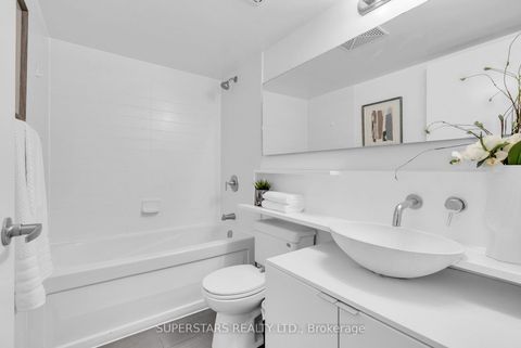 Photo 12 at 1008 - 15 Fort York Boulevard, Waterfront Communities C1, Toronto