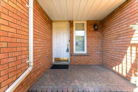 Photo 2 at 6 Thames Court, Doncrest, Richmond Hill