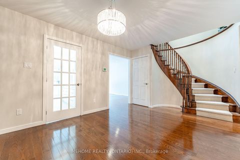 Photo 7 at 6 Thames Court, Doncrest, Richmond Hill