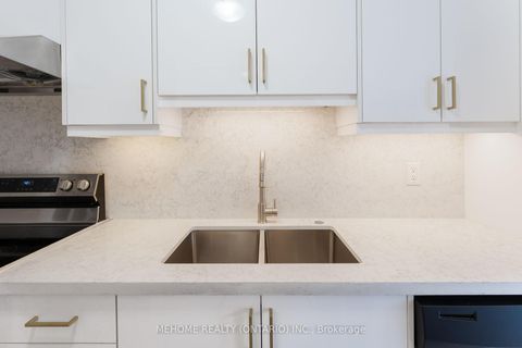 Photo 11 at 6 Thames Court, Doncrest, Richmond Hill