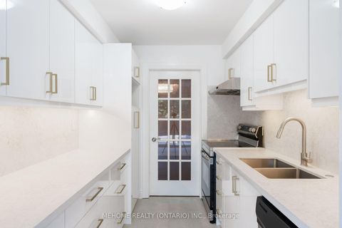 Photo 12 at 6 Thames Court, Doncrest, Richmond Hill