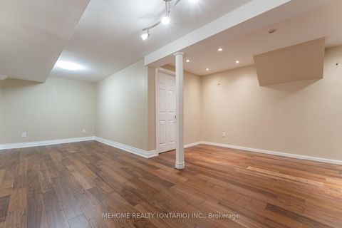 Photo 31 at 6 Thames Court, Doncrest, Richmond Hill