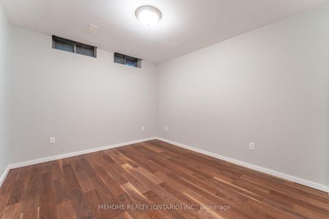 Photo 33 at 6 Thames Court, Doncrest, Richmond Hill