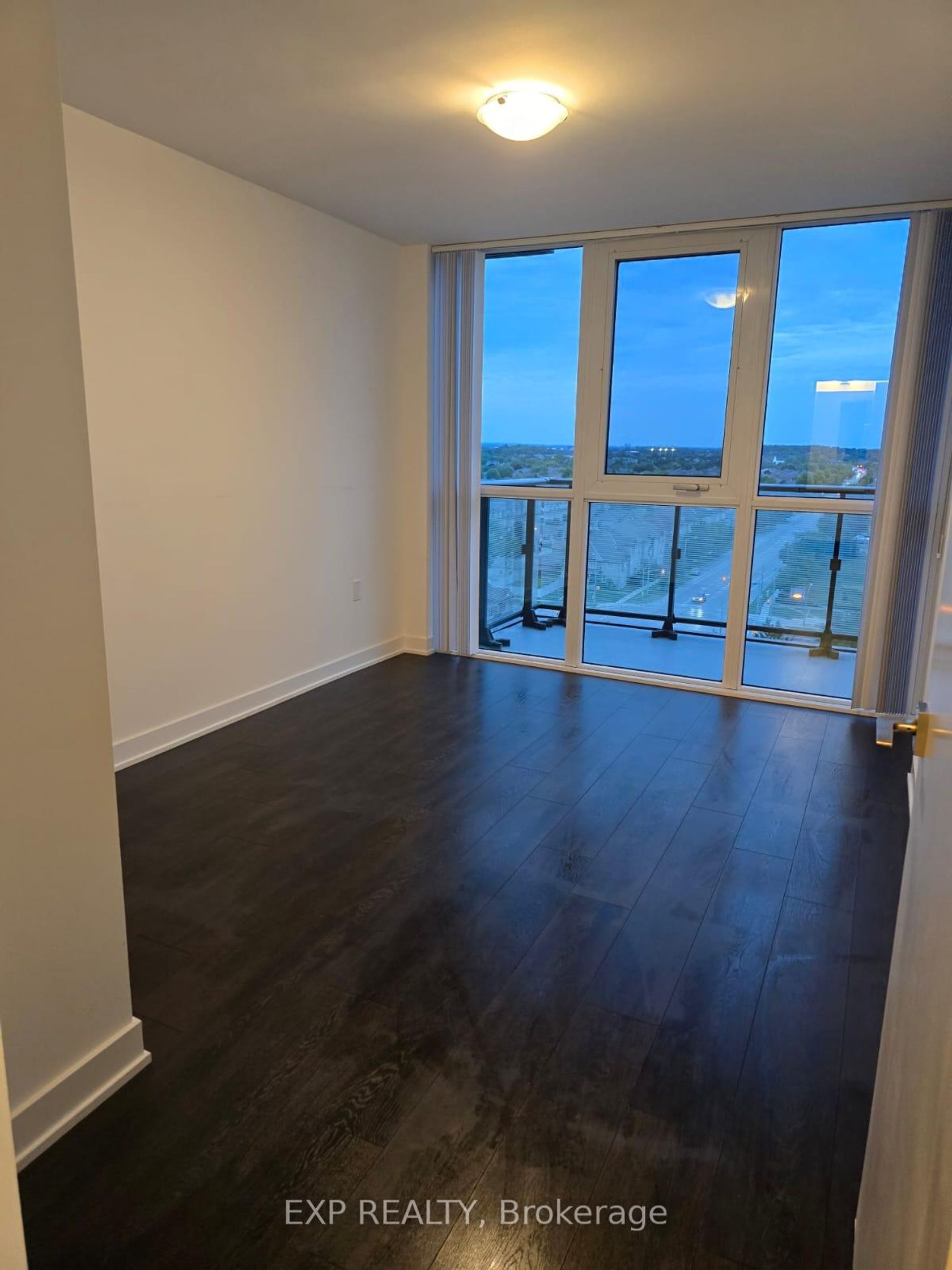 1005 - 75 oneida Crescent, Langstaff, Richmond Hill 