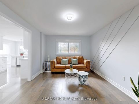 Photo 2 at 84 Autumn Way, Aurora Heights, Aurora