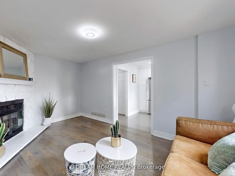 Photo 5 at 84 Autumn Way, Aurora Heights, Aurora