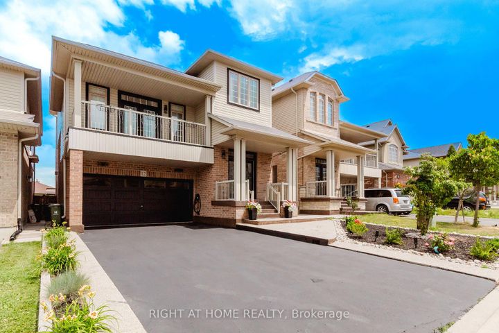 Photo 3 at 12 Bankfield Crescent, Stoney Creek Mountain, Hamilton