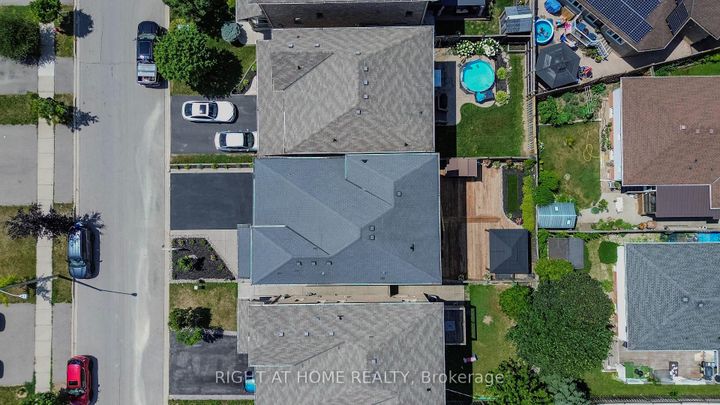 Photo 4 at 12 Bankfield Crescent, Stoney Creek Mountain, Hamilton